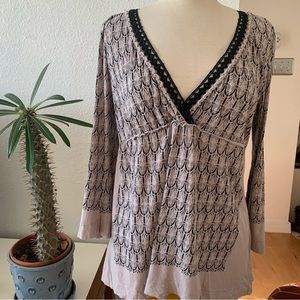 Language grey and black long sleeve tunic top with v-neck in a black open ribbon